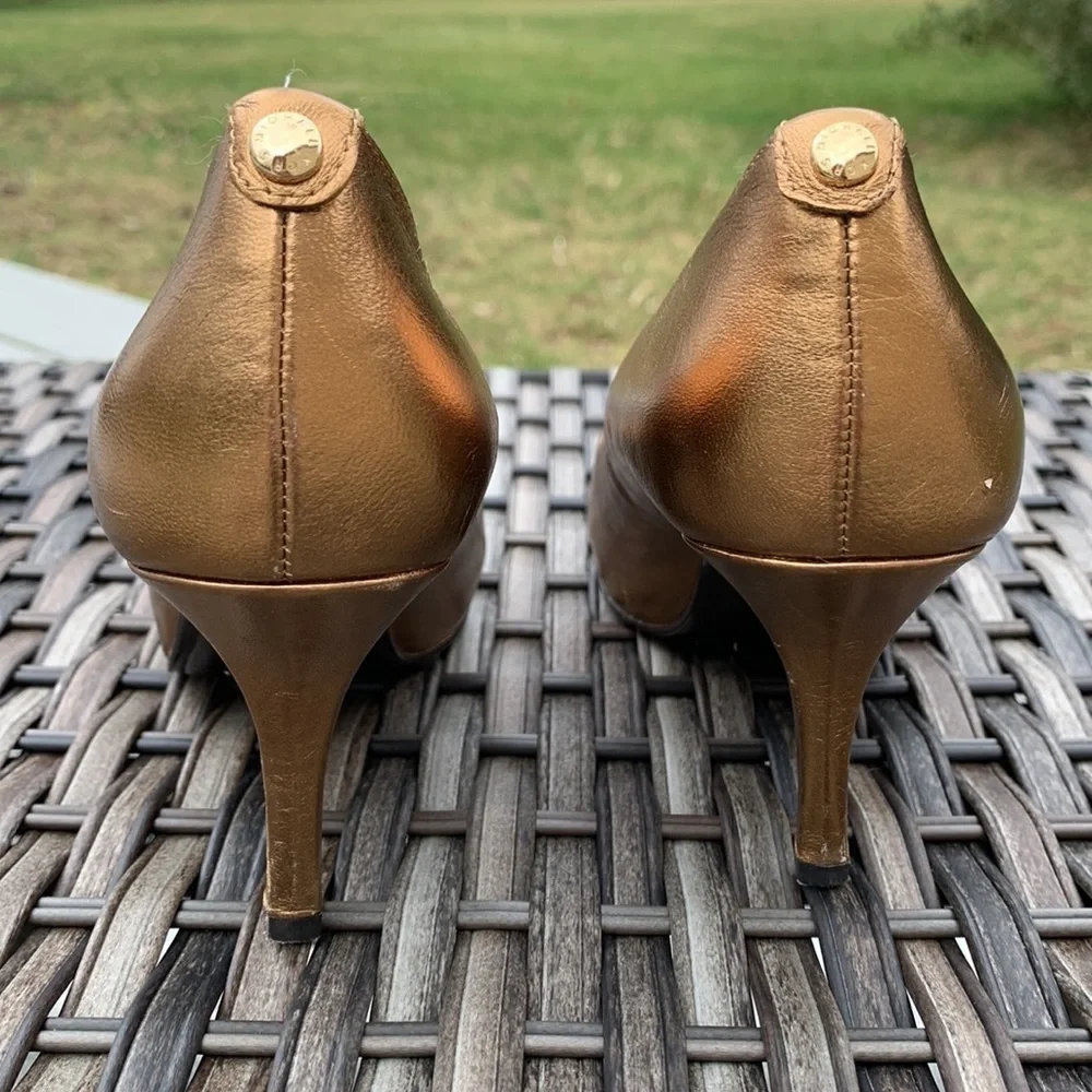 Michael MICHAEL KORS bronze peep toe pumps